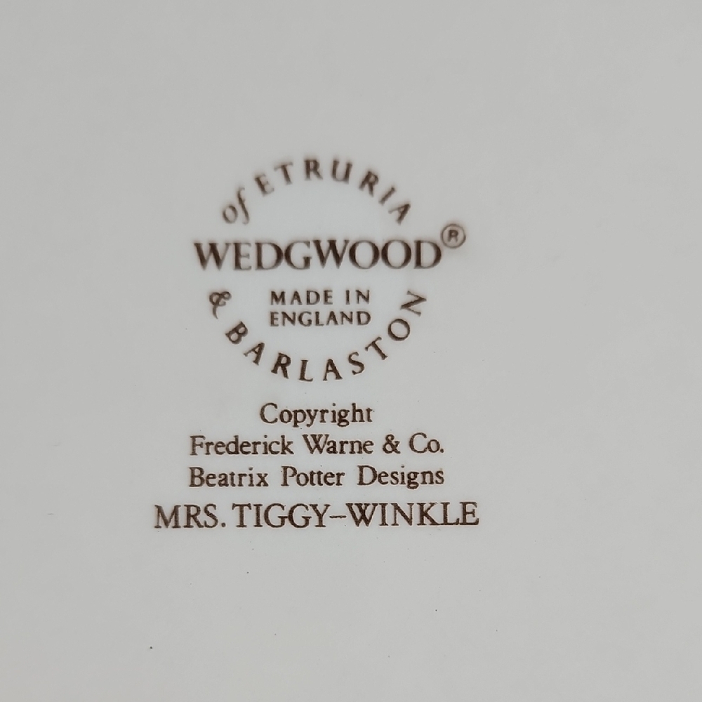 Wedgwood's Beatrix Potter - Mrs Tiggy-Winkle Porcelain Porringer Rimmed Bowl - Picture 2 of 10